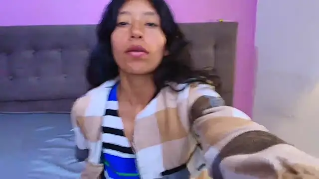 Snapshot of karolinee_66_ chatting on 06-17-26, 03:28 karolinee 66 online show from 06-17-26, 03:28