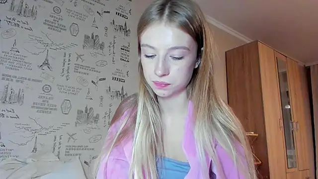 minidivaa  online show from 10-13-25, 07:04