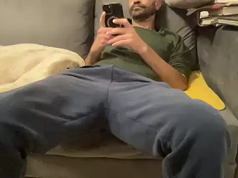 4small4inchlol online show from 01-12-26, 05:42