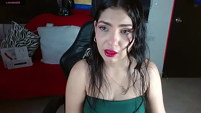 Carolaine69  online show from 06-25-26, 01:38