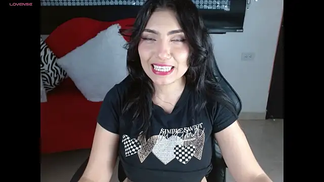 Carolaine69  online show from 07-04-26, 02:32