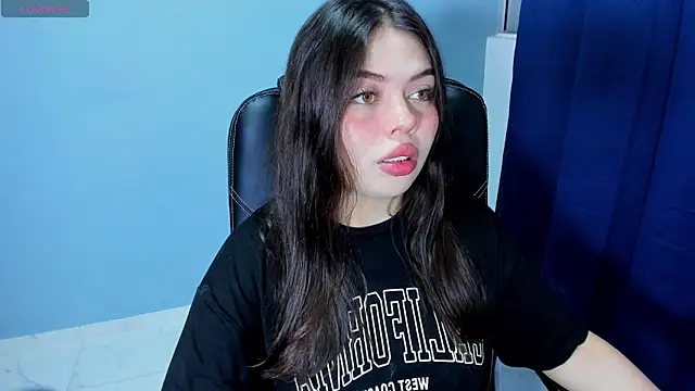 Snapshot of Sexy_paradise18_ chatting on 05-17-26, 12:10 Sexy paradise18 online show from 05-17-26, 12:10