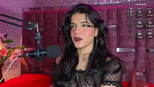 Snapshot of ValerieKay_ chatting on 09-18-25, 09:29 ValerieKay  online show from 09-18-25, 09:29