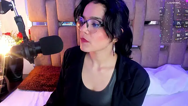 Snapshot of ValerieKay_ chatting on 03-08-25, 03:45 ValerieKay  online show from 03-08-25, 03:45
