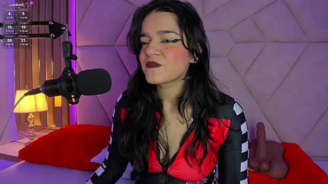 Snapshot of ValerieKay_ chatting on 10-05-25, 01:57 ValerieKay  online show from 10-05-25, 01:57