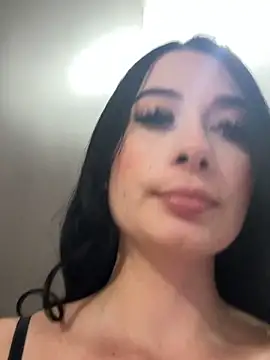 Snapshot of Libia_James chatting on 05-16-26, 02:21 Libia James online show from 05-16-26, 02:21