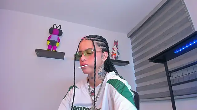 Snapshot of Gangster_Girl chatting on 12-21-25, 09:26 Gangster Girl online show from 12-21-25, 09:26