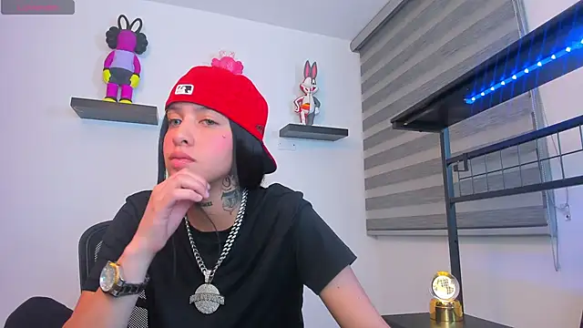 Snapshot of Gangster_Girl chatting on 02-19-26, 02:30 Gangster Girl online show from 02-19-26, 02:30