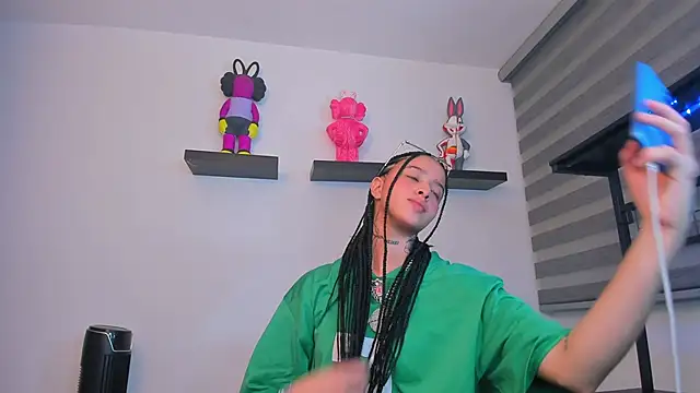 Snapshot of Gangster_Girl chatting on 12-19-25, 05:54 Gangster Girl online show from 12-19-25, 05:54