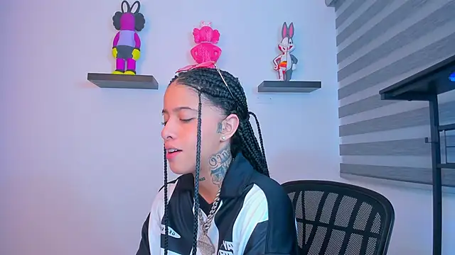 Snapshot of Gangster_Girl chatting on 10-05-25, 06:42 Gangster Girl online show from 10-05-25, 06:42