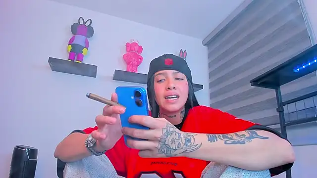 Snapshot of Gangster_Girl chatting on 11-12-25, 01:43 Gangster Girl online show from 11-12-25, 01:43