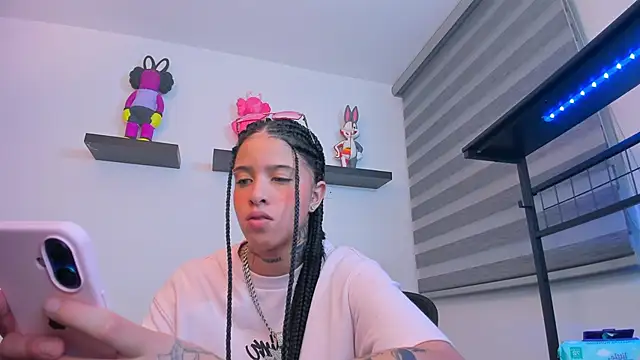 Snapshot of Gangster_Girl chatting on 09-28-25, 05:14 Gangster Girl online show from 09-28-25, 05:14