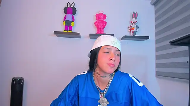 Snapshot of Gangster_Girl chatting on 10-22-25, 04:23 Gangster Girl online show from 10-22-25, 04:23