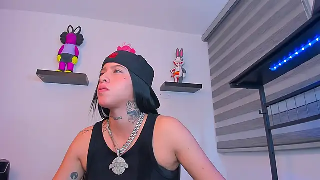 Snapshot of Gangster_Girl chatting on 10-16-25, 03:04 Gangster Girl online show from 10-16-25, 03:04