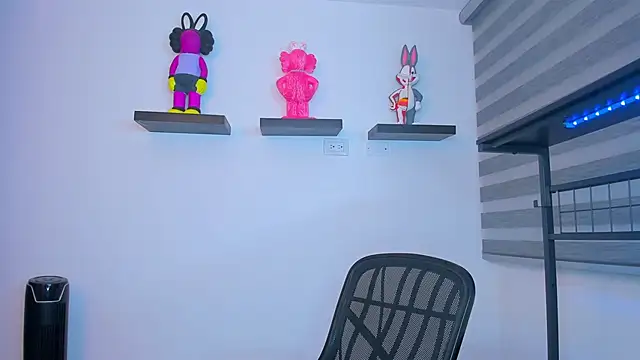 Snapshot of Gangster_Girl chatting on 10-14-25, 11:25 Gangster Girl online show from 10-14-25, 11:25