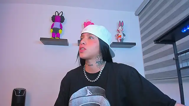 Snapshot of Gangster_Girl chatting on 10-21-25, 07:19 Gangster Girl online show from 10-21-25, 07:19