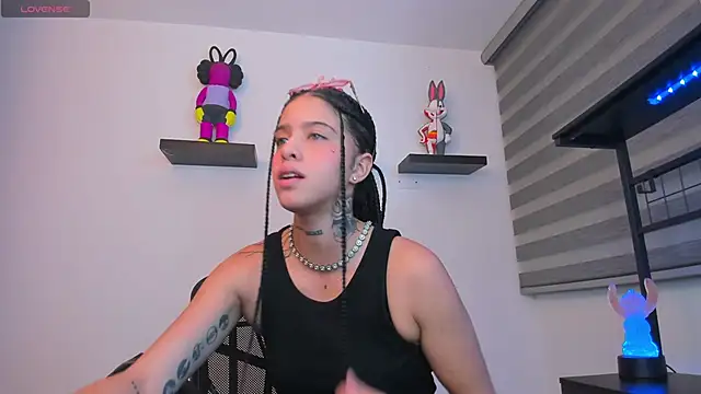 Snapshot of Gangster_Girl chatting on 01-14-26, 04:05 Gangster Girl online show from 01-14-26, 04:05