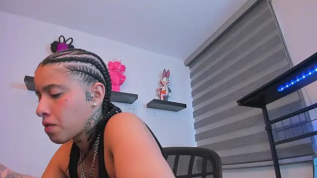 Snapshot of Gangster_Girl chatting on 11-30-25, 02:51 Gangster Girl online show from 11-30-25, 02:51