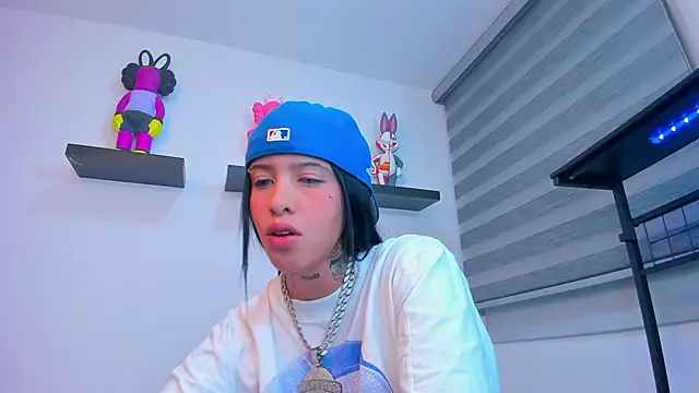 Snapshot of Gangster_Girl chatting on 10-28-25, 01:17 Gangster Girl online show from 10-28-25, 01:17