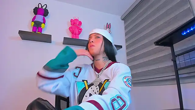 Snapshot of Gangster_Girl chatting on 10-29-25, 04:11 Gangster Girl online show from 10-29-25, 04:11