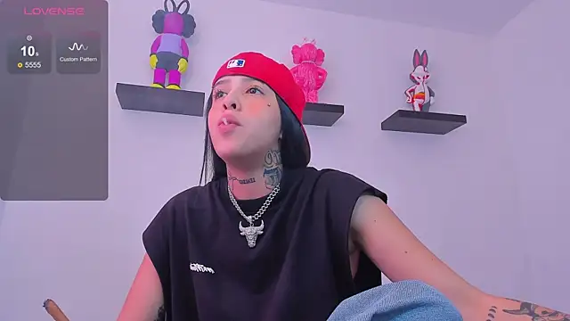 Snapshot of Gangster_Girl chatting on 03-20-25, 02:42 Gangster Girl online show from 03-20-25, 02:42