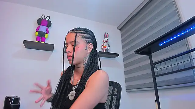 Snapshot of Gangster_Girl chatting on 12-21-25, 04:47 Gangster Girl online show from 12-21-25, 04:47