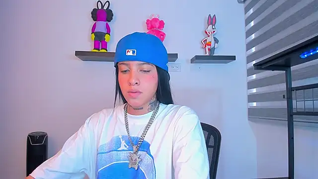 Snapshot of Gangster_Girl chatting on 10-19-25, 10:12 Gangster Girl online show from 10-19-25, 10:12