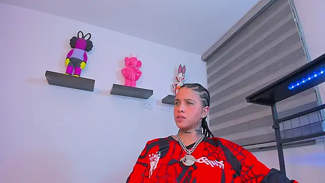 Snapshot of Gangster_Girl chatting on 11-06-25, 03:32 Gangster Girl online show from 11-06-25, 03:32