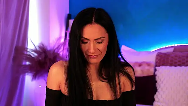 RaisaVawn online show from 12-15-25, 07:25