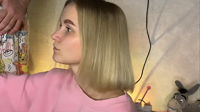 Snapshot of Adelovenick chatting on 03-19-25, 06:55 Adelovenick online show from 03-19-25, 06:55
