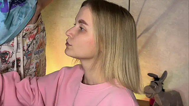 Snapshot of Adelovenick chatting on 03-18-25, 08:16 Adelovenick online show from 03-18-25, 08:16