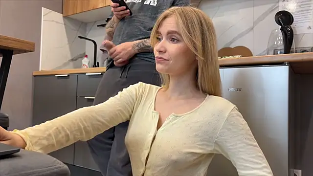 Adelovenick online show from 04-16-26, 03:40