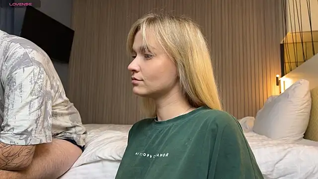 Snapshot of Adelovenick chatting on 10-09-25, 08:37 Adelovenick online show from 10-09-25, 08:37