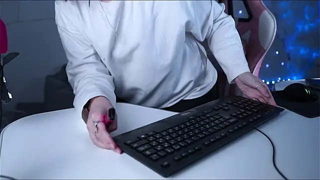 Lana  May online show from 03-09-25, 06:11