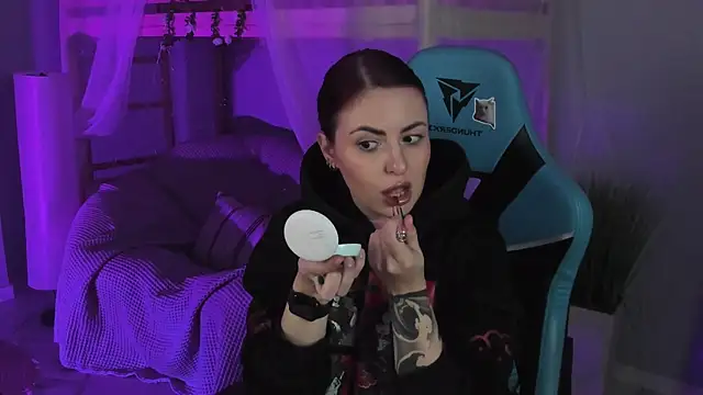 Lana  May online show from 11-08-25, 05:33