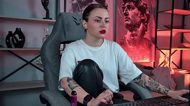 Lana  May online show from 10-02-25, 08:29