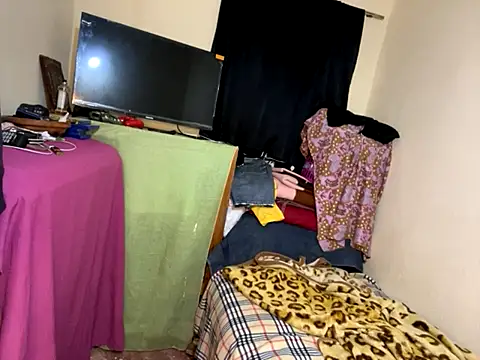 Snapshot of GaaTto chatting on 10-15-25, 12:20 GaaTto online show from 10-15-25, 12:20