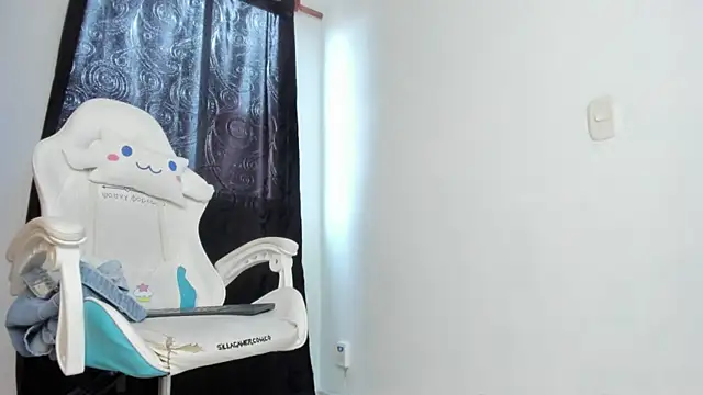 meganthompsonn22 online show from 05-15-26, 08:40