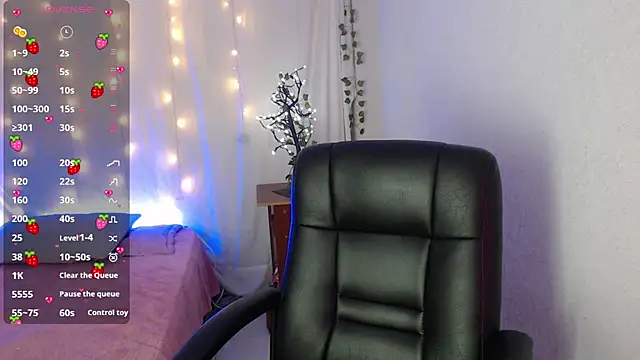 Snapshot of mixie_cute chatting on 01-17-25, 08:55 mixie cute online show from 01-17-25, 08:55