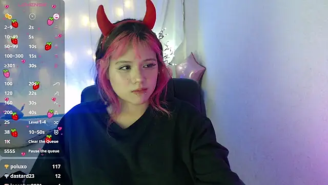 Snapshot of mixie_cute chatting on 12-15-24, 11:53 mixie cute online show from 12-15-24, 11:53