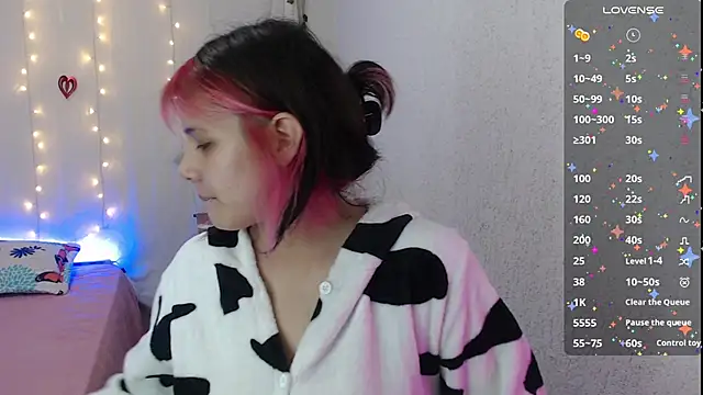 Snapshot of mixie_cute chatting on 03-02-25, 02:15 mixie cute online show from 03-02-25, 02:15