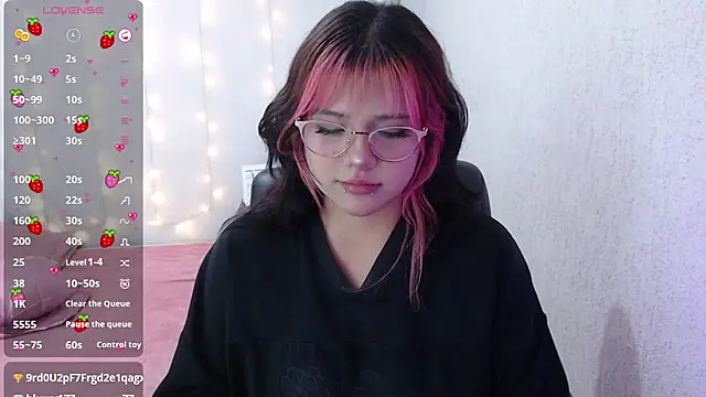 Snapshot of mixie_cute chatting on 01-19-25, 09:34 mixie cute online show from 01-19-25, 09:34