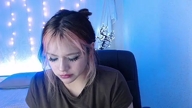 Snapshot of mixie_cute chatting on 12-03-24, 10:56 mixie cute online show from 12-03-24, 10:56