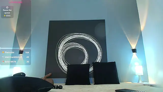 IssyRosse online show from 12-14-25, 08:09