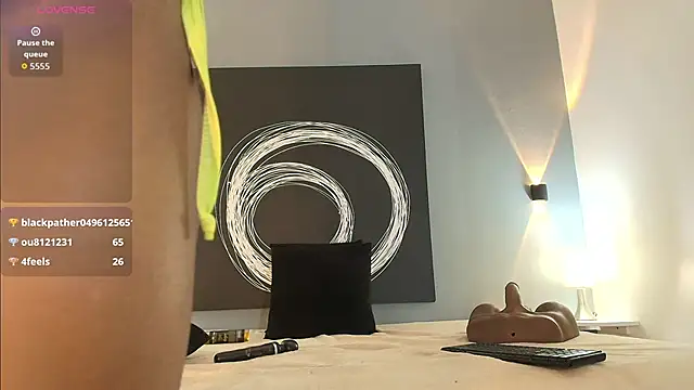 IssyRosse online show from 10-26-25, 12:00