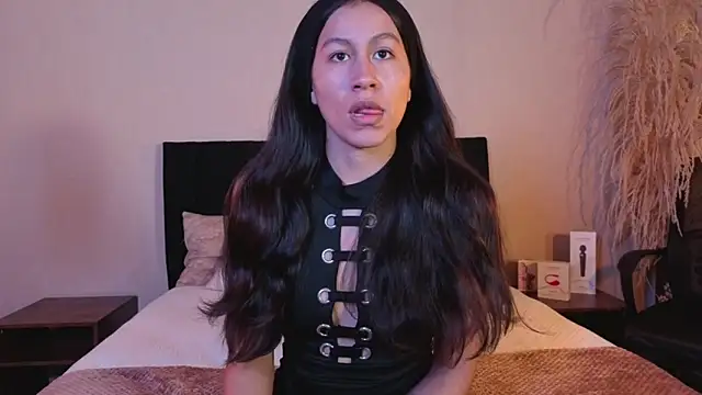 EmiGomez  online show from 03-25-26, 01:10