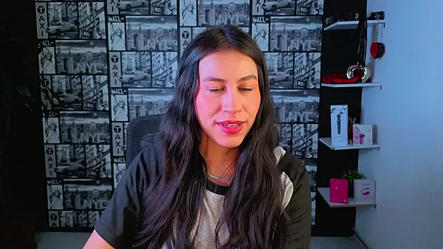 EmiGomez  online show from 06-19-26, 03:29
