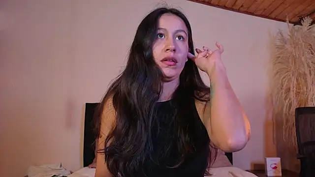 EmiGomez  online show from 03-08-26, 05:27