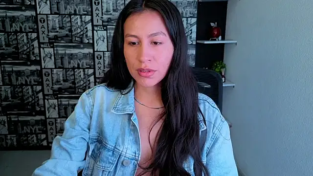 EmiGomez  online show from 07-04-26, 12:06
