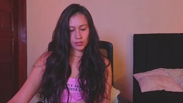 EmiGomez  online show from 07-12-26, 04:30